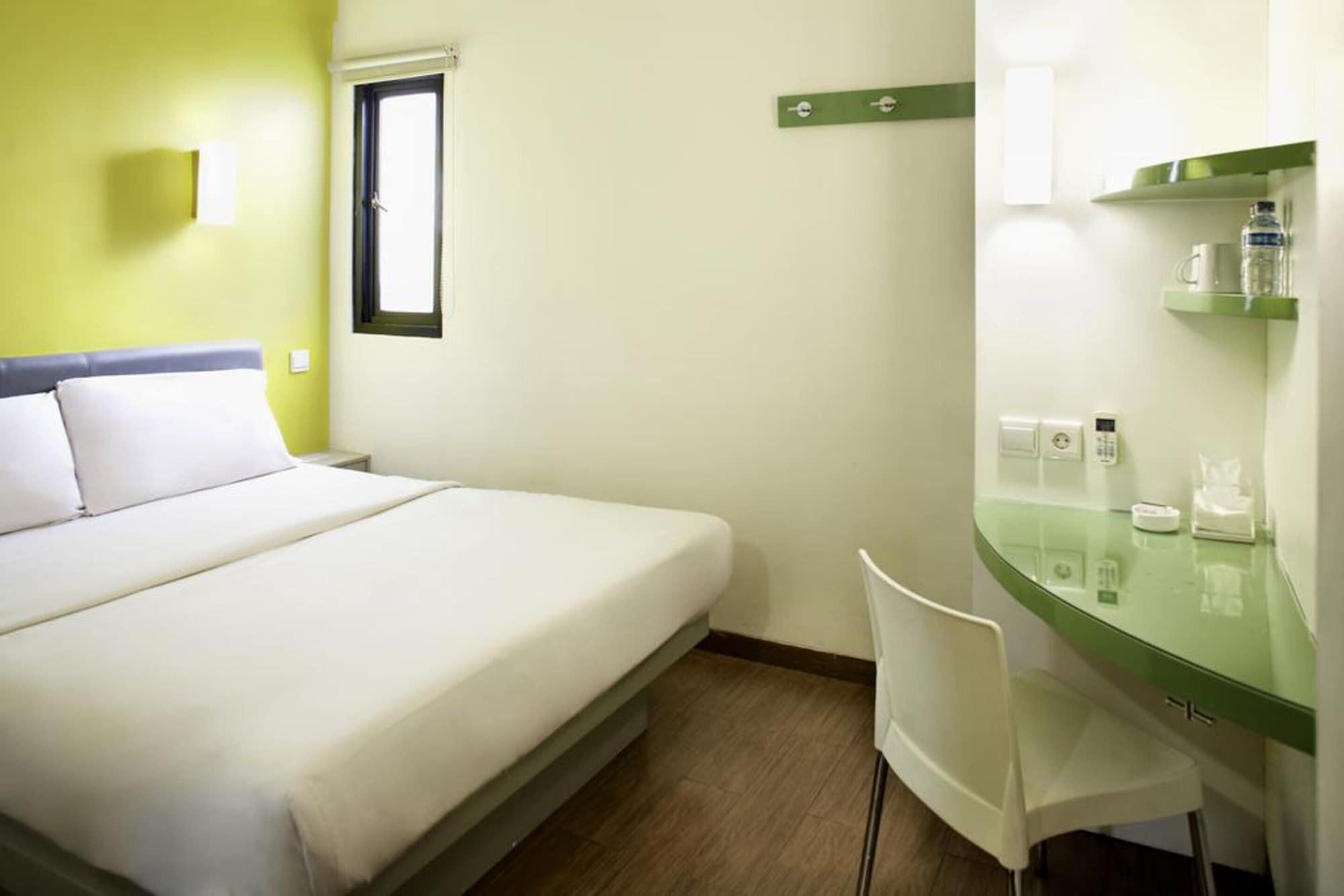 Amaris Hotel Senen Джакарта Экстерьер фото