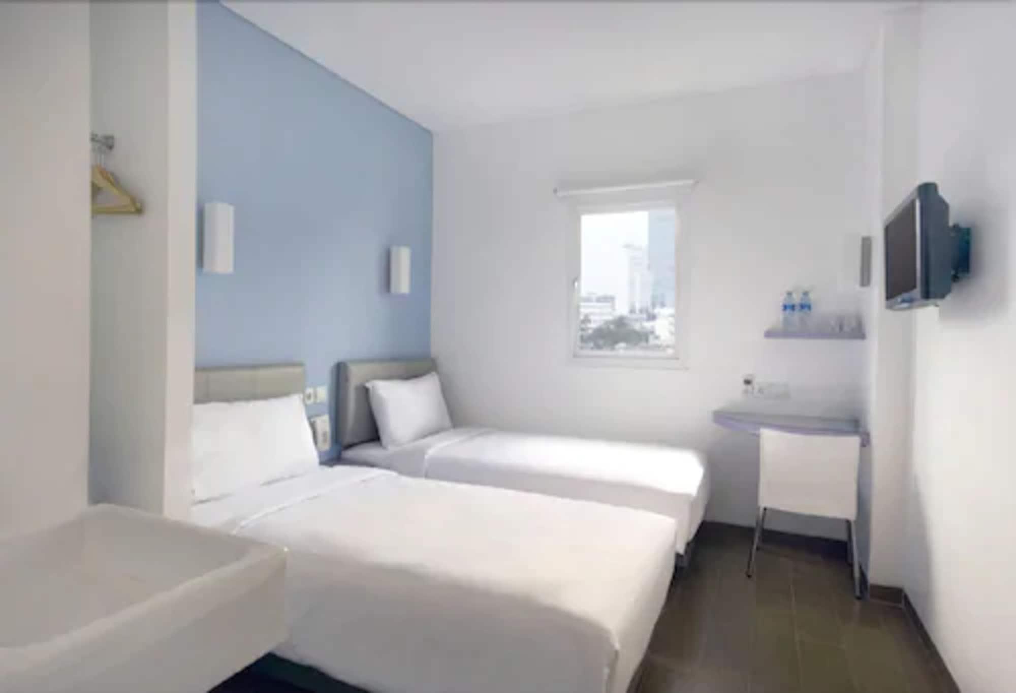 Amaris Hotel Senen Джакарта Номер фото